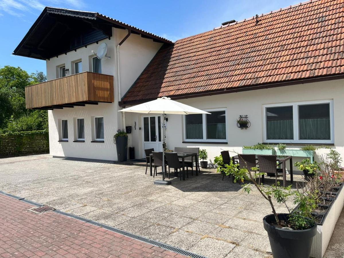 Danner Familien-Ferienwohnungen Schoerfling Am Attersee エクステリア 写真